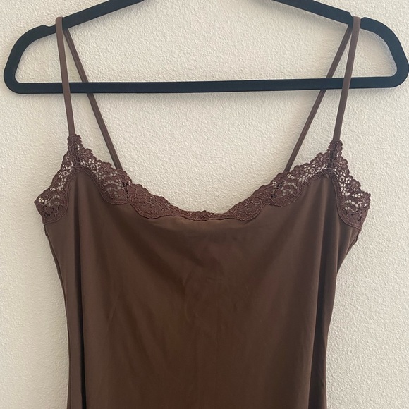 SKIMS fits everybody lace long slip dress in Cocoa size M new with tag - Picture 5 of 8